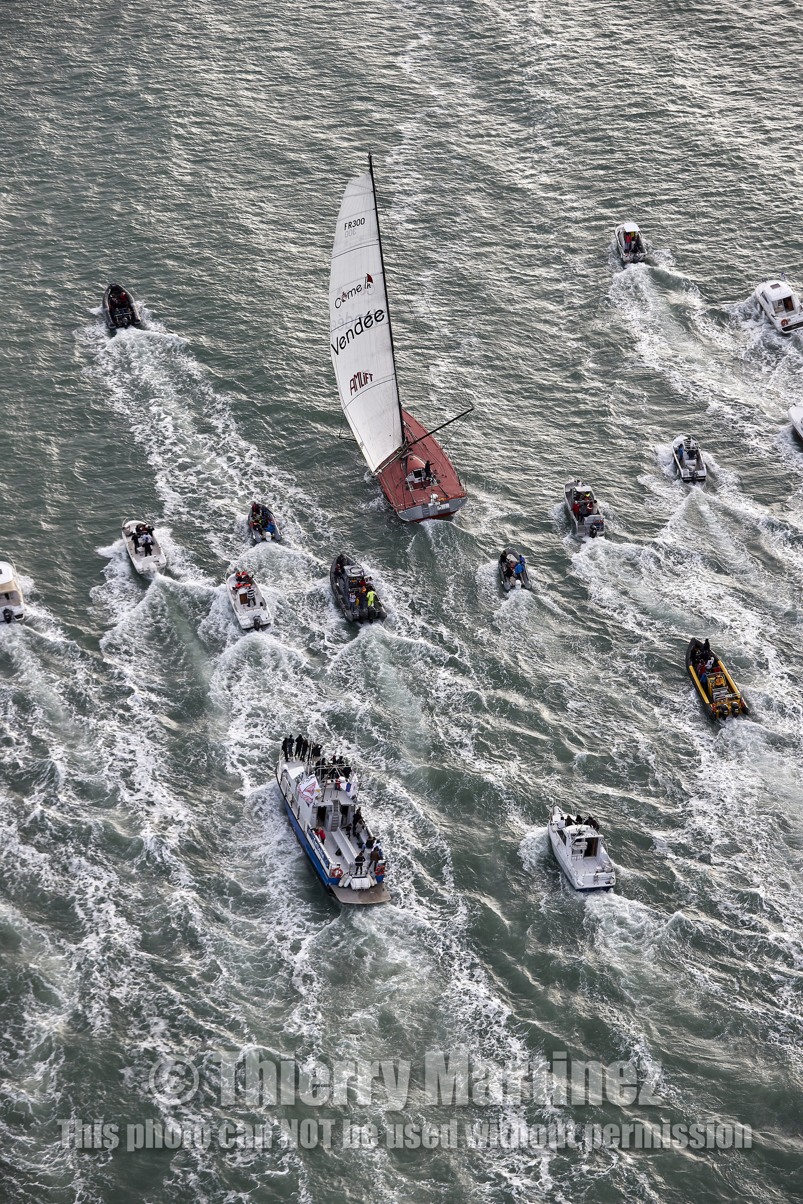 Départ de Jeff Pellet (FRA) sur son bateau COME IN VENDEE POUR UN TOUR DU MONDE;