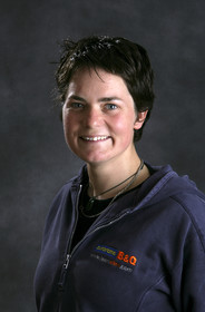 Ellen MacArthur Solo round the world record , finish(FRA)