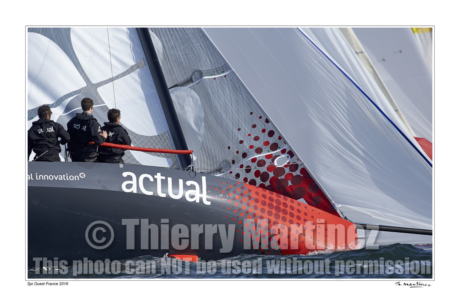 Photo disponible en tirage photo Fine Art,tirage original limités à 30 exemplaires.Chaque tirage est numéroté avec certificat d’authenticité signé.Pour choisir le format et support merci d'utiliser le caddie à coté de la photo.Formats disponibles : Tirage sur papier ( tirage seul) :  30x45 cm   40x60 cm  60x90 cm. Vous pouvez choisir le tirage avec un fond blanc ou noir , à votre convenance. Tirage sur papier contrecollé sur Dibond ( pas de bord blanc ou noir autour de l'image), avec système d'attache au dos:  30x45 cm   40x60 cm  50x75 cm  80x120cm.Tirage sur toile ( Canvas) monté sur chassis bois (pas de bord blanc ou noir autour de l'image), avec système d'attache au dos :  50x75 cm  80x120cm.Expédition ( Dans le monde entier): Colissimo (assurance) avec signature à réception. 48h pour la France métropolitaine.Il est possible de récupérer les tirages à La Galerie du Golfe (sans frais d'expèdition).Conditionnement tirages seuls: tube cylindrique renforcé + boite.