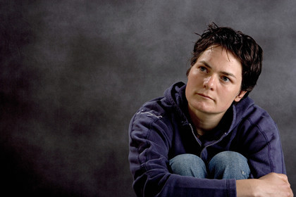 Ellen MacArthur Solo round the world record , finish(FRA)