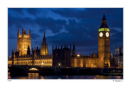 Photo disponible en tirage photo Fine Art,tirage original limités à 30 exemplaires.Chaque tirage est numéroté avec certificat d’authenticité signé.Pour choisir le format et support merci d'utiliser le caddie à coté de la photo.Formats disponibles : Tirage sur papier ( tirage seul) :  30x45 cm   40x60 cm  60x90 cm. Vous pouvez choisir le tirage avec un fond blanc ou noir , à votre convenance. Tirage sur papier contrecollé sur Dibond ( pas de bord blanc ou noir autour de l'image), avec système d'attache au dos:  30x45 cm   40x60 cm  50x75 cm  80x120cm.Tirage sur toile ( Canvas) monté sur chassis bois (pas de bord blanc ou noir autour de l'image), avec système d'attache au dos :  50x75 cm  80x120cm.Expédition ( Dans le monde entier): Colissimo (assurance) avec signature à réception. 48h pour la France métropolitaine.Il est possible de récupérer les tirages à La Galerie du Golfe (sans frais d'expèdition).Conditionnement tirages seuls: tube cylindrique renforcé + boite.