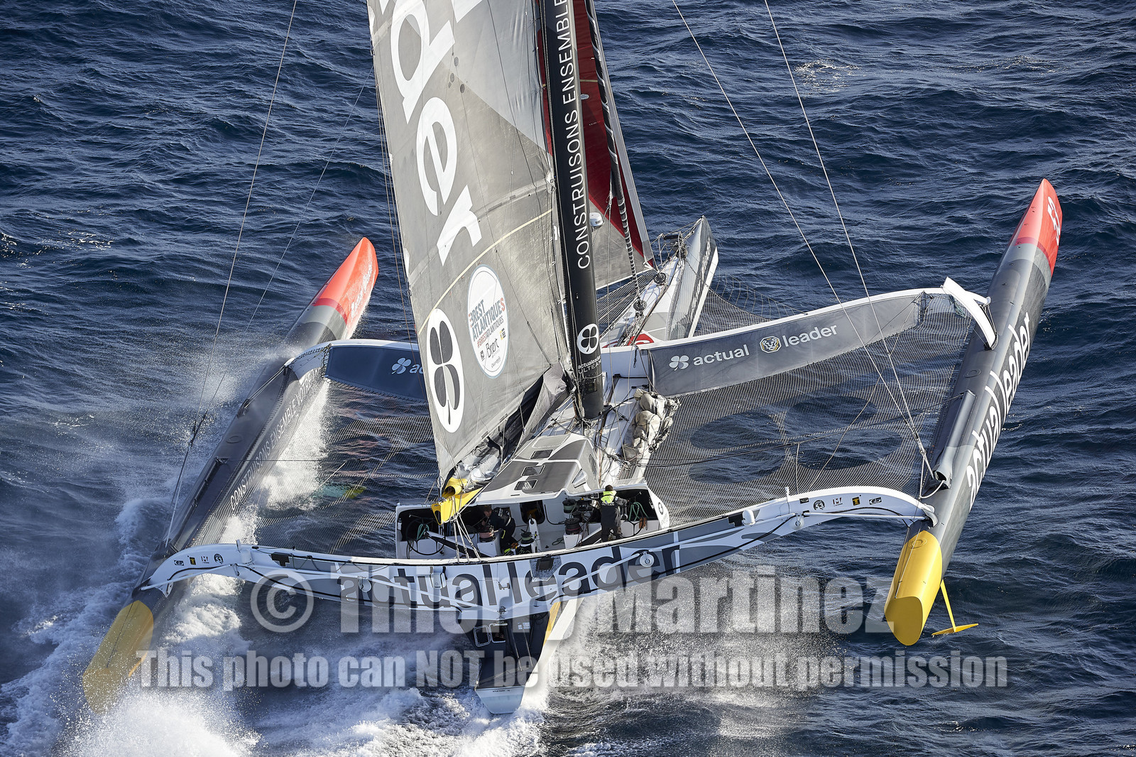 « ULTIM ACTUAL LEADER , Skipper Yves Le Blevec.