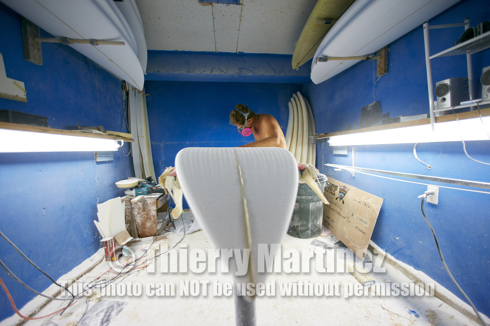 SHAPING A SURF BOARD.  NORTH SHORE (North Shore - Oahu Island - Hawaii-USA)