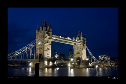 Photo disponible en tirage photo Fine Art,tirage original limités à 30 exemplaires.Chaque tirage est numéroté avec certificat d’authenticité signé.Pour choisir le format et support merci d'utiliser le caddie à coté de la photo.Formats disponibles : Tirage sur papier ( tirage seul) :  30x45 cm   40x60 cm  60x90 cm. Vous pouvez choisir le tirage avec un fond blanc ou noir , à votre convenance. Tirage sur papier contrecollé sur Dibond ( pas de bord blanc ou noir autour de l'image), avec système d'attache au dos:  30x45 cm   40x60 cm  50x75 cm  80x120cm.Tirage sur toile ( Canvas) monté sur chassis bois (pas de bord blanc ou noir autour de l'image), avec système d'attache au dos :  50x75 cm  80x120cm.Expédition ( Dans le monde entier): Colissimo (assurance) avec signature à réception. 48h pour la France métropolitaine.Il est possible de récupérer les tirages à La Galerie du Golfe (sans frais d'expèdition).Conditionnement tirages seuls: tube cylindrique renforcé + boite.