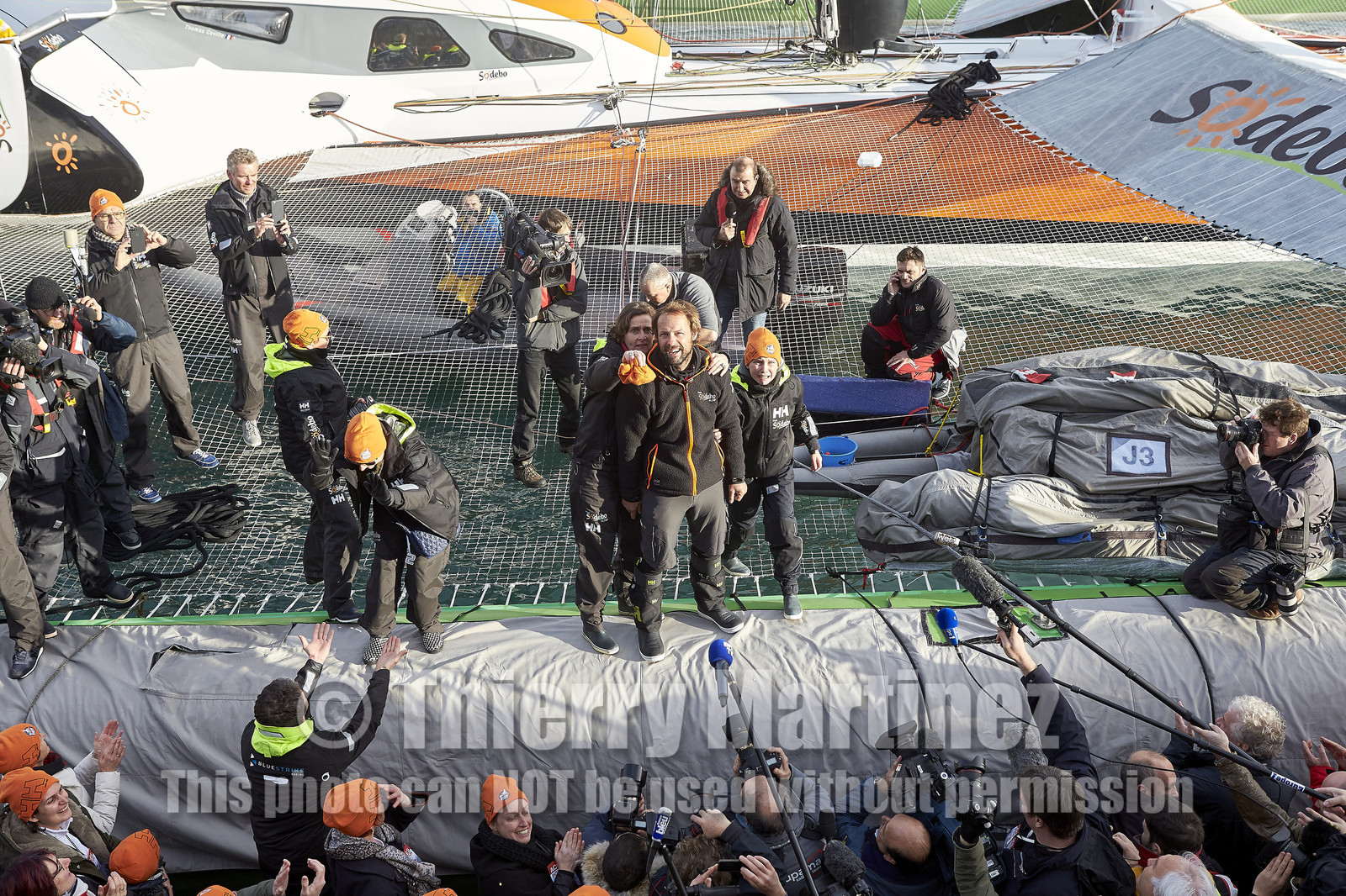 Single-handed sailing round the world record .