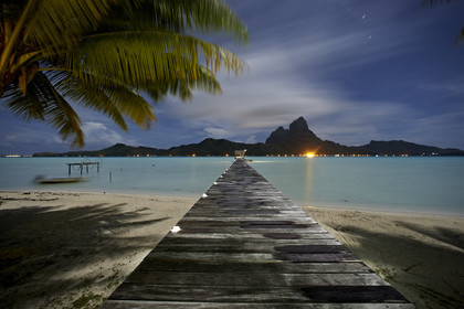 15_025821  ©ThMartinez Sea&Co.  BORA BORA - ILES SOUS LE VENT. POLYNESIE FRANCAISE .  6 Février 2015. .Moonlight photo of Bora Bora...
