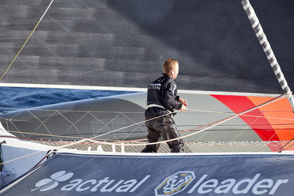 « ULTIM ACTUAL LEADER , Skipper Yves Le Blevec.