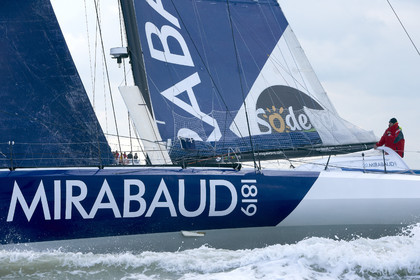 13_02466  2012 13 VENDEE GLOBE. Arrival in Les sables d'Olonne (