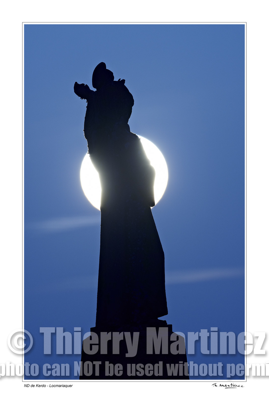 Photo disponible en tirage photo Fine Art,tirage original limités à 30 exemplaires.Chaque tirage est numéroté avec certificat d’authenticité signé.Pour choisir le format et support merci d'utiliser le caddie à coté de la photo.Formats disponibles : Tirage sur papier ( tirage seul) :  30x45 cm   40x60 cm  60x90 cm. Vous pouvez choisir le tirage avec un fond blanc ou noir , à votre convenance. Tirage sur papier contrecollé sur Dibond ( pas de bord blanc ou noir autour de l'image), avec système d'attache au dos:  30x45 cm   40x60 cm  50x75 cm  80x120cm.Tirage sur toile ( Canvas) monté sur chassis bois (pas de bord blanc ou noir autour de l'image), avec système d'attache au dos :  50x75 cm  80x120cm.Expédition ( Dans le monde entier): Colissimo (assurance) avec signature à réception. 48h pour la France métropolitaine.Il est possible de récupérer les tirages à La Galerie du Golfe (sans frais d'expèdition).Conditionnement tirages seuls: tube cylindrique renforcé + boite.