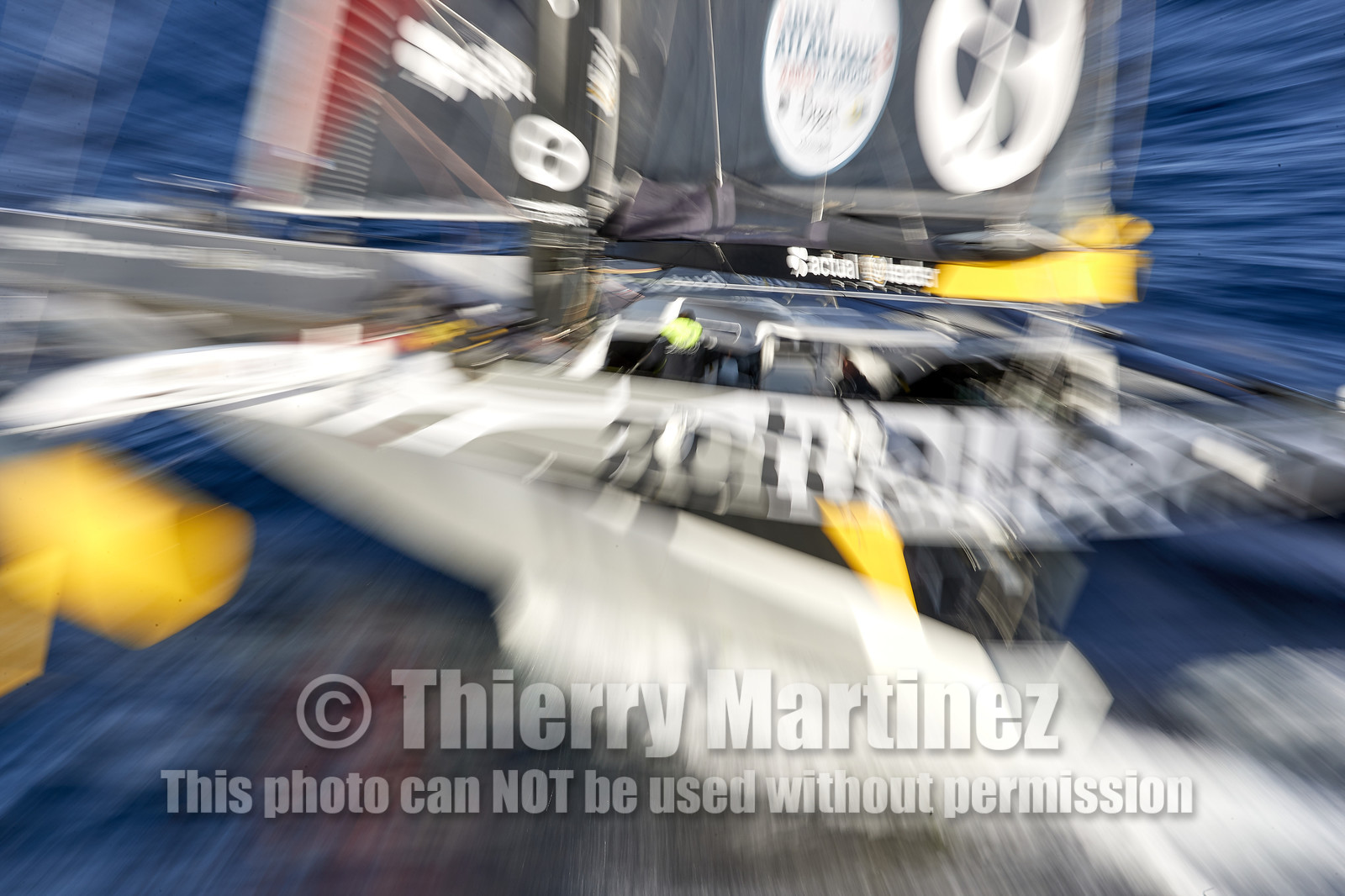 « ULTIM ACTUAL LEADER , Skipper Yves Le Blevec.