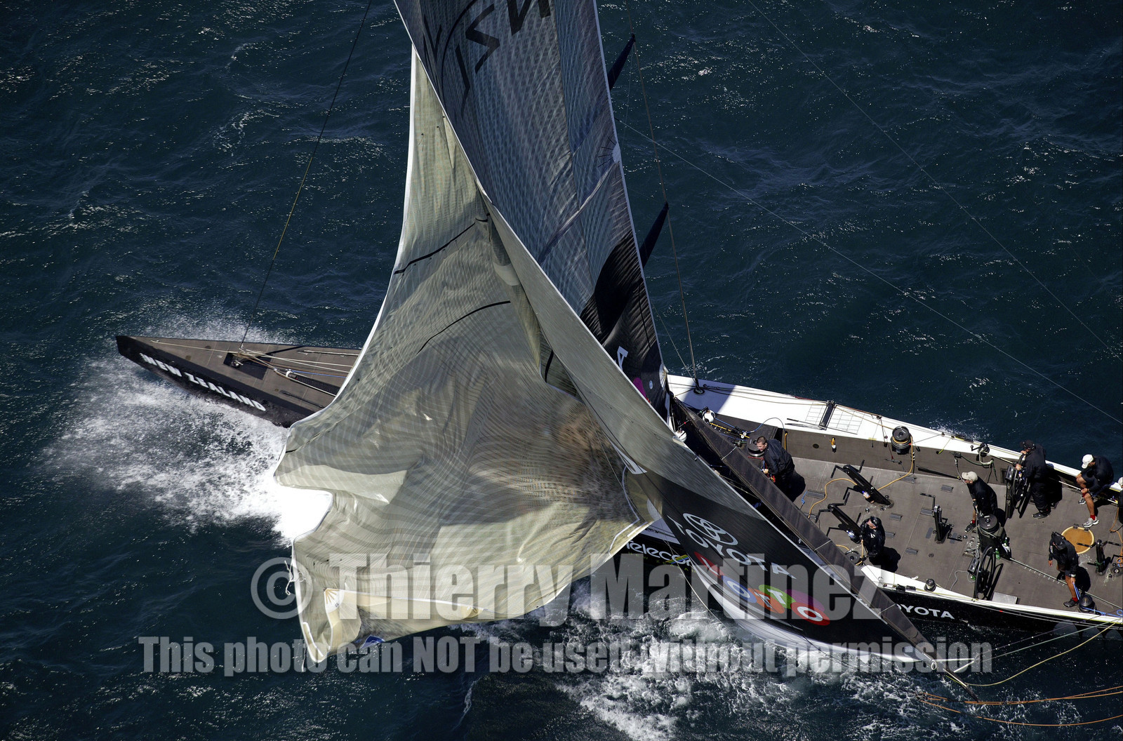 03_0178D ©Th.Martinez - Auckland (NZ) . America's Cup 2003. 15th February 2003. Day 1..Alinghi (SUI 64) vs Team NZ (NZL 82) .NZL 82 head sails blowing up. Team NZ crew will set up an other head sails and retire after the second one blow up too.. Alinghi 1- Team NZ 0.