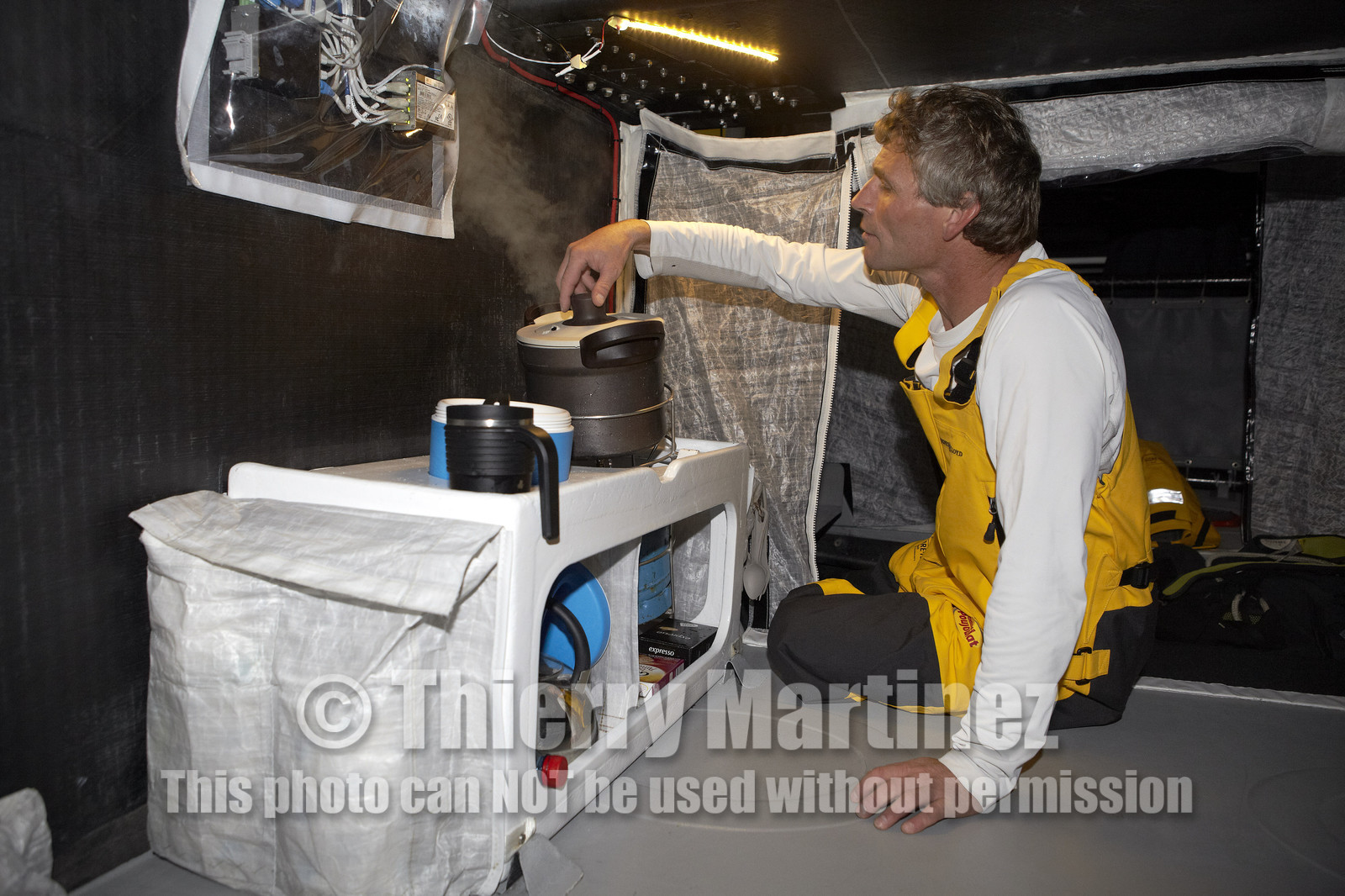 12_19807 CHEMINEES POUJOULAT ( IMOCA 60') , Skipper Bernard Stamm (SUI)
