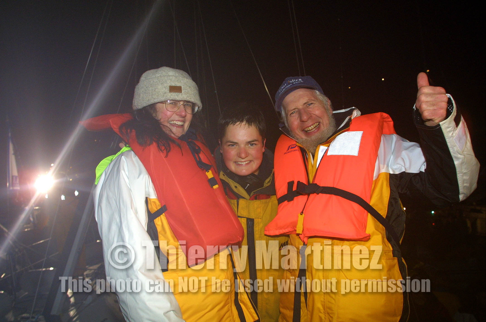 ©ThMartinez- Vendee Globe Finish. 11th February 2001..Ellen MacArthur (UK) KINGFISHER 24 years celebrate her secong place in thesingle handed round .the world with her parents.