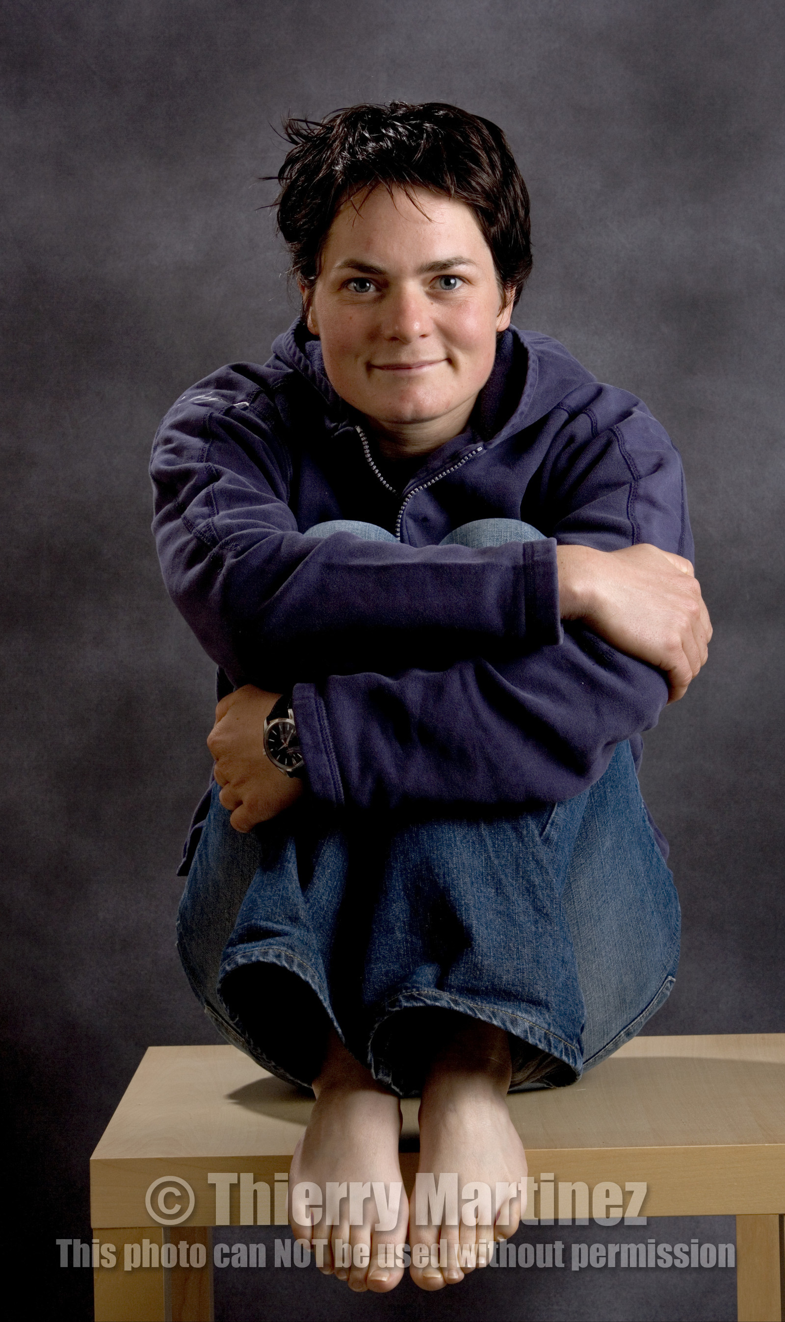 Ellen MacArthur Solo round the world record , finish(FRA)