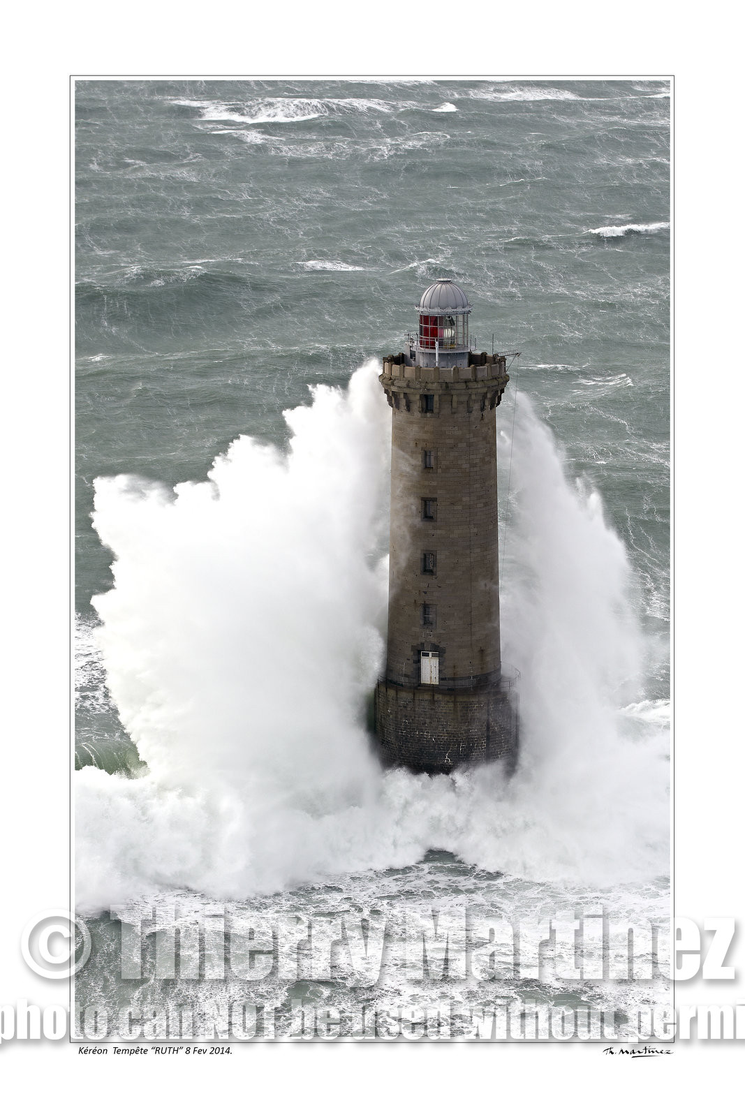 Photo disponible en tirage photo Fine Art,tirage original limités à 30 exemplaires.Chaque tirage est numéroté avec certificat d’authenticité signé.Pour choisir le format et support merci d'utiliser le caddie à coté de la photo.Formats disponibles : Tirage sur papier ( tirage seul) :  30x45 cm   40x60 cm  60x90 cm. Vous pouvez choisir le tirage avec un fond blanc ou noir , à votre convenance. Tirage sur papier contrecollé sur Dibond ( pas de bord blanc ou noir autour de l'image), avec système d'attache au dos:  30x45 cm   40x60 cm  50x75 cm  80x120cm.Tirage sur toile ( Canvas) monté sur chassis bois (pas de bord blanc ou noir autour de l'image), avec système d'attache au dos :  50x75 cm  80x120cm.Expédition ( Dans le monde entier): Colissimo (assurance) avec signature à réception. 48h pour la France métropolitaine.Il est possible de récupérer les tirages à La Galerie du Golfe (sans frais d'expèdition).Conditionnement tirages seuls: tube cylindrique renforcé + boite.