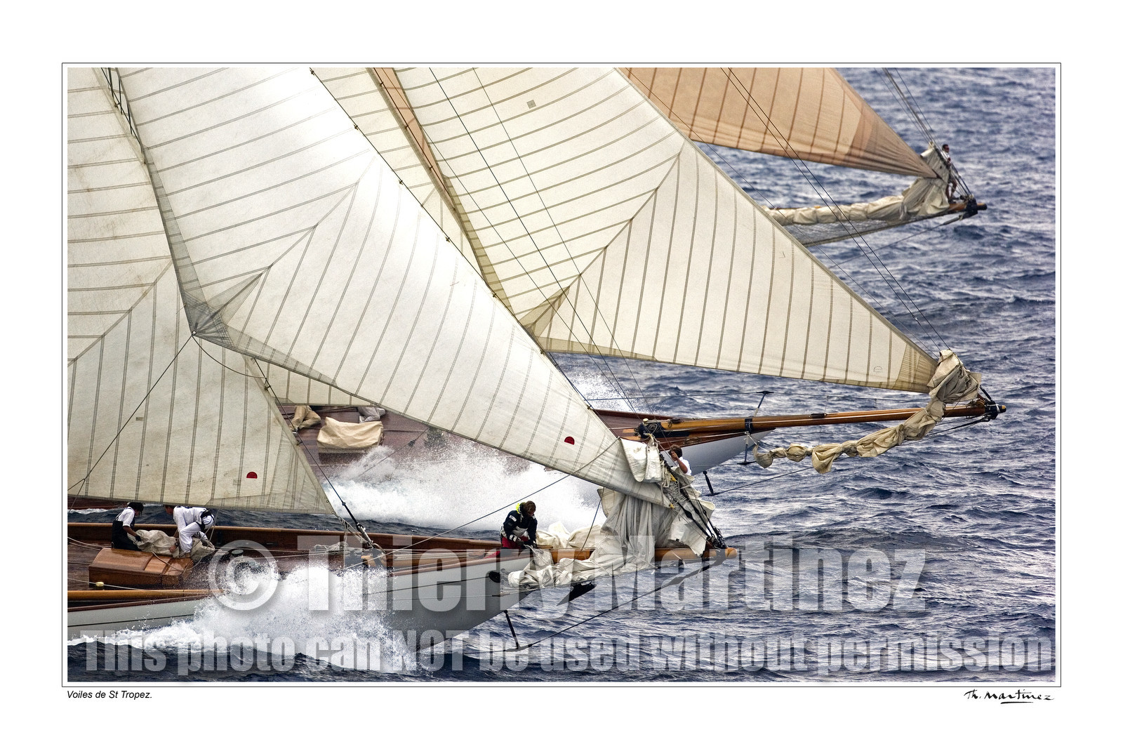 Photo disponible en tirage photo Fine Art,tirage original limités à 30 exemplaires.Chaque tirage est numéroté avec certificat d’authenticité signé.Pour choisir le format et support merci d'utiliser le caddie à coté de la photo.Formats disponibles : Tirage sur papier ( tirage seul) :  30x45 cm   40x60 cm  60x90 cm. Vous pouvez choisir le tirage avec un fond blanc ou noir , à votre convenance. Tirage sur papier contrecollé sur Dibond ( pas de bord blanc ou noir autour de l'image), avec système d'attache au dos:  30x45 cm   40x60 cm  50x75 cm  80x120cm.Tirage sur toile ( Canvas) monté sur chassis bois (pas de bord blanc ou noir autour de l'image), avec système d'attache au dos :  50x75 cm  80x120cm.Expédition ( Dans le monde entier): Colissimo (assurance) avec signature à réception. 48h pour la France métropolitaine.Il est possible de récupérer les tirages à La Galerie du Golfe (sans frais d'expèdition).Conditionnement tirages seuls: tube cylindrique renforcé + boite.