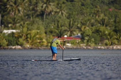 15_025239  ©ThMartinez Sea&Co.  RAIATEA - ILES SOUS LE VENT. POLYNESIE FRANCAISE .  2 Février 2015. ..Jeunes tahitiens pratiquant des sports nautiques dan sle lagon de Raiatea