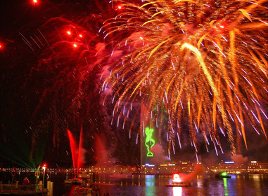 03_2267D ©Th.Martinez .Geneva , Switzerland. America's Cup 2003. 8th March 2003.Alinghi Team winner of America's Cup 2003..Welcome to Alinghi Team in Geneva.Firework and laser show by the lac...