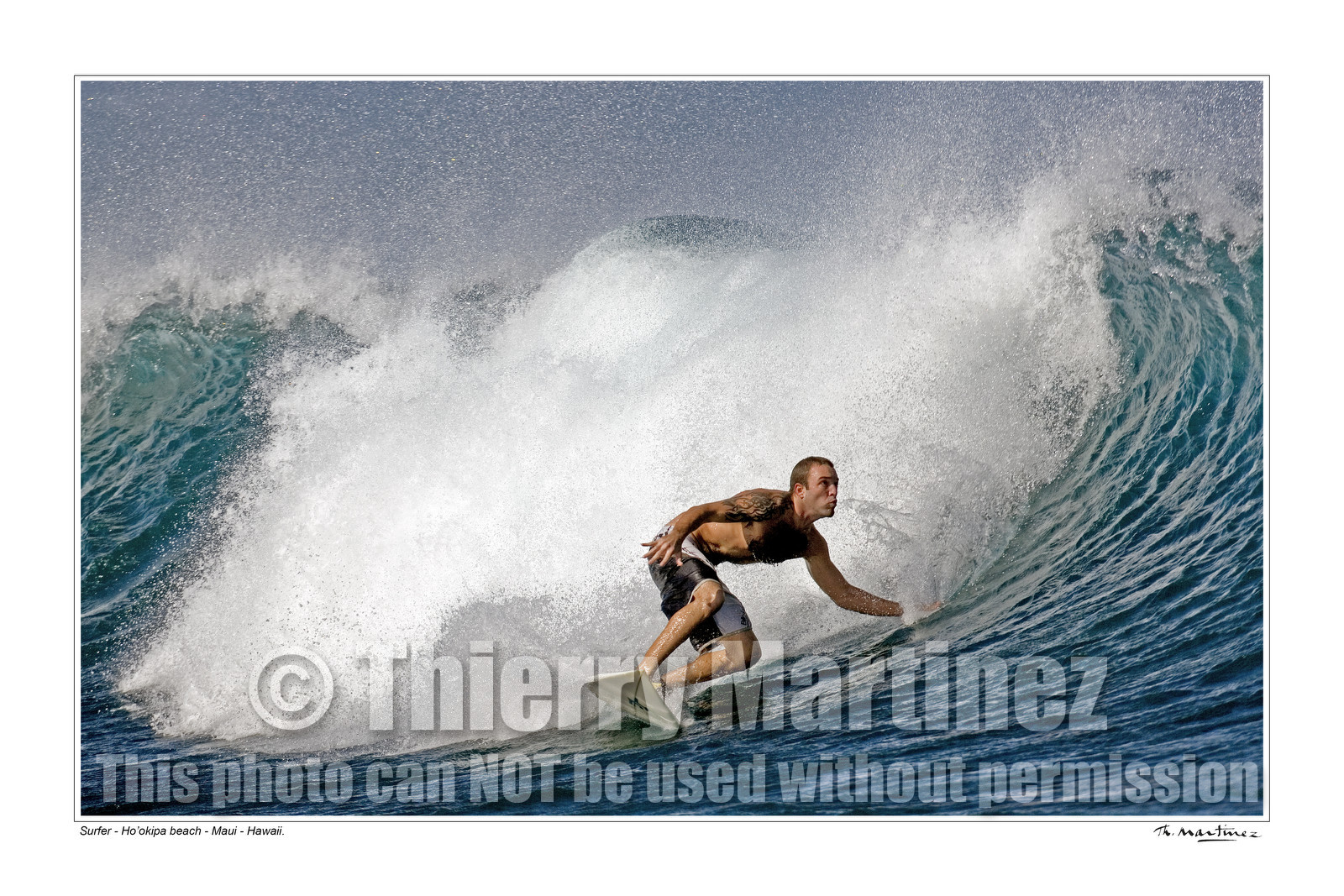 Photo disponible en tirage photo Fine Art,tirage original limités à 30 exemplaires.Chaque tirage est numéroté avec certificat d’authenticité signé.Pour choisir le format et support merci d'utiliser le caddie à coté de la photo.Formats disponibles : Tirage sur papier ( tirage seul) :  30x45 cm   40x60 cm  60x90 cm. Vous pouvez choisir le tirage avec un fond blanc ou noir , à votre convenance. Tirage sur papier contrecollé sur Dibond ( pas de bord blanc ou noir autour de l'image), avec système d'attache au dos:  30x45 cm   40x60 cm  50x75 cm  80x120cm.Tirage sur toile ( Canvas) monté sur chassis bois (pas de bord blanc ou noir autour de l'image), avec système d'attache au dos :  50x75 cm  80x120cm.Expédition ( Dans le monde entier): Colissimo (assurance) avec signature à réception. 48h pour la France métropolitaine.Il est possible de récupérer les tirages à La Galerie du Golfe (sans frais d'expèdition).Conditionnement tirages seuls: tube cylindrique renforcé + boite.