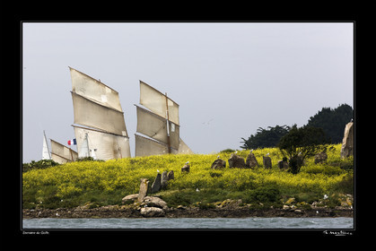 Photo disponible en tirage photo Fine Art,tirage original limités à 30 exemplaires.Chaque tirage est numéroté avec certificat d’authenticité signé.Pour choisir le format et support merci d'utiliser le caddie à coté de la photo.Formats disponibles : Tirage sur papier ( tirage seul) :  30x45 cm   40x60 cm  60x90 cm. Vous pouvez choisir le tirage avec un fond blanc ou noir , à votre convenance. Tirage sur papier contrecollé sur Dibond ( pas de bord blanc ou noir autour de l'image), avec système d'attache au dos:  30x45 cm   40x60 cm  50x75 cm  80x120cm.Tirage sur toile ( Canvas) monté sur chassis bois (pas de bord blanc ou noir autour de l'image), avec système d'attache au dos :  50x75 cm  80x120cm.Expédition ( Dans le monde entier): Colissimo (assurance) avec signature à réception. 48h pour la France métropolitaine.Il est possible de récupérer les tirages à La Galerie du Golfe (sans frais d'expèdition).Conditionnement tirages seuls: tube cylindrique renforcé + boite.