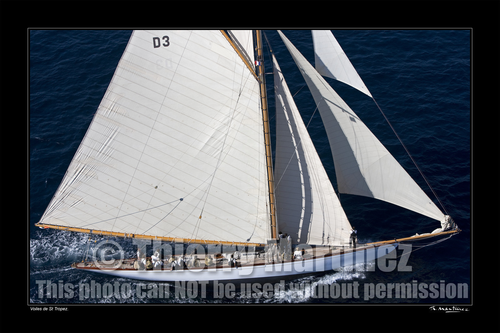 Photo disponible en tirage photo Fine Art,tirage original limités à 30 exemplaires.Chaque tirage est numéroté avec certificat d’authenticité signé.Pour choisir le format et support merci d'utiliser le caddie à coté de la photo.Formats disponibles : Tirage sur papier ( tirage seul) :  30x45 cm   40x60 cm  60x90 cm. Vous pouvez choisir le tirage avec un fond blanc ou noir , à votre convenance. Tirage sur papier contrecollé sur Dibond ( pas de bord blanc ou noir autour de l'image), avec système d'attache au dos:  30x45 cm   40x60 cm  50x75 cm  80x120cm.Tirage sur toile ( Canvas) monté sur chassis bois (pas de bord blanc ou noir autour de l'image), avec système d'attache au dos :  50x75 cm  80x120cm.Expédition ( Dans le monde entier): Colissimo (assurance) avec signature à réception. 48h pour la France métropolitaine.Il est possible de récupérer les tirages à La Galerie du Golfe (sans frais d'expèdition).Conditionnement tirages seuls: tube cylindrique renforcé + boite.