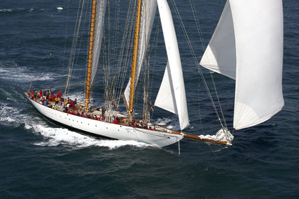 JP Morgan Asset Management Round The Island Race.