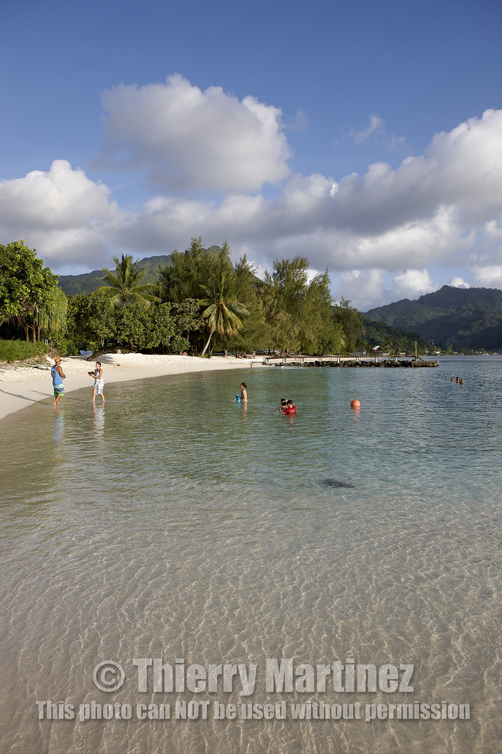 15_023640  ©ThMartinez Sea&Co.  HUAHINE - ILES SOUS LE VENT. POLYNESIE FRANCAISE . 31 January 2015. .Village de FARE.