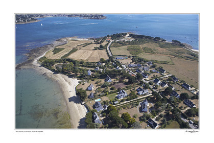 Photo disponible en tirage photo Fine Art,tirage original limités à 30 exemplaires.Chaque tirage est numéroté avec certificat d’authenticité signé.Pour choisir le format et support merci d'utiliser le caddie à coté de la photo.Formats disponibles : Tirage sur papier ( tirage seul) :  30x45 cm   40x60 cm  60x90 cm. Vous pouvez choisir le tirage avec un fond blanc ou noir , à votre convenance. Tirage sur papier contrecollé sur Dibond ( pas de bord blanc ou noir autour de l'image), avec système d'attache au dos:  30x45 cm   40x60 cm  50x75 cm  80x120cm.Tirage sur toile ( Canvas) monté sur chassis bois (pas de bord blanc ou noir autour de l'image), avec système d'attache au dos :  50x75 cm  80x120cm.Expédition ( Dans le monde entier): Colissimo (assurance) avec signature à réception. 48h pour la France métropolitaine.Il est possible de récupérer les tirages à La Galerie du Golfe (sans frais d'expèdition).Conditionnement tirages seuls: tube cylindrique renforcé + boite.