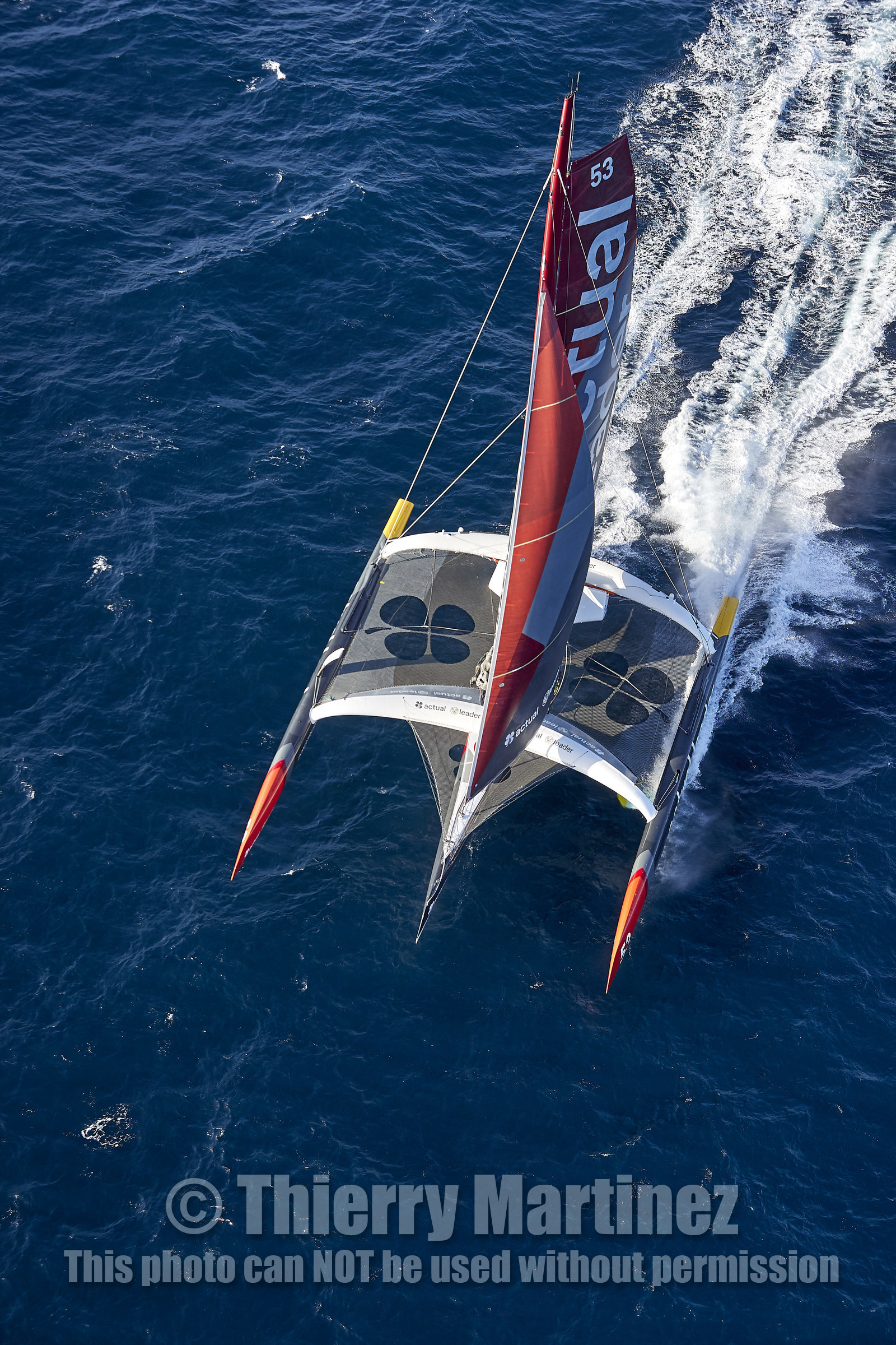 « ULTIM ACTUAL LEADER , Skipper Yves Le Blevec.