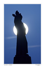 Photo disponible en tirage photo Fine Art,tirage original limités à 30 exemplaires.Chaque tirage est numéroté avec certificat d’authenticité signé.Pour choisir le format et support merci d'utiliser le caddie à coté de la photo.Formats disponibles : Tirage sur papier ( tirage seul) :  30x45 cm   40x60 cm  60x90 cm. Vous pouvez choisir le tirage avec un fond blanc ou noir , à votre convenance. Tirage sur papier contrecollé sur Dibond ( pas de bord blanc ou noir autour de l'image), avec système d'attache au dos:  30x45 cm   40x60 cm  50x75 cm  80x120cm.Tirage sur toile ( Canvas) monté sur chassis bois (pas de bord blanc ou noir autour de l'image), avec système d'attache au dos :  50x75 cm  80x120cm.Expédition ( Dans le monde entier): Colissimo (assurance) avec signature à réception. 48h pour la France métropolitaine.Il est possible de récupérer les tirages à La Galerie du Golfe (sans frais d'expèdition).Conditionnement tirages seuls: tube cylindrique renforcé + boite.