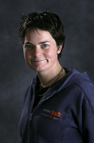 Ellen MacArthur Solo round the world record , finish(FRA)