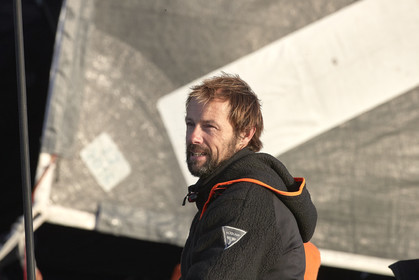 Single-handed sailing round the world record .