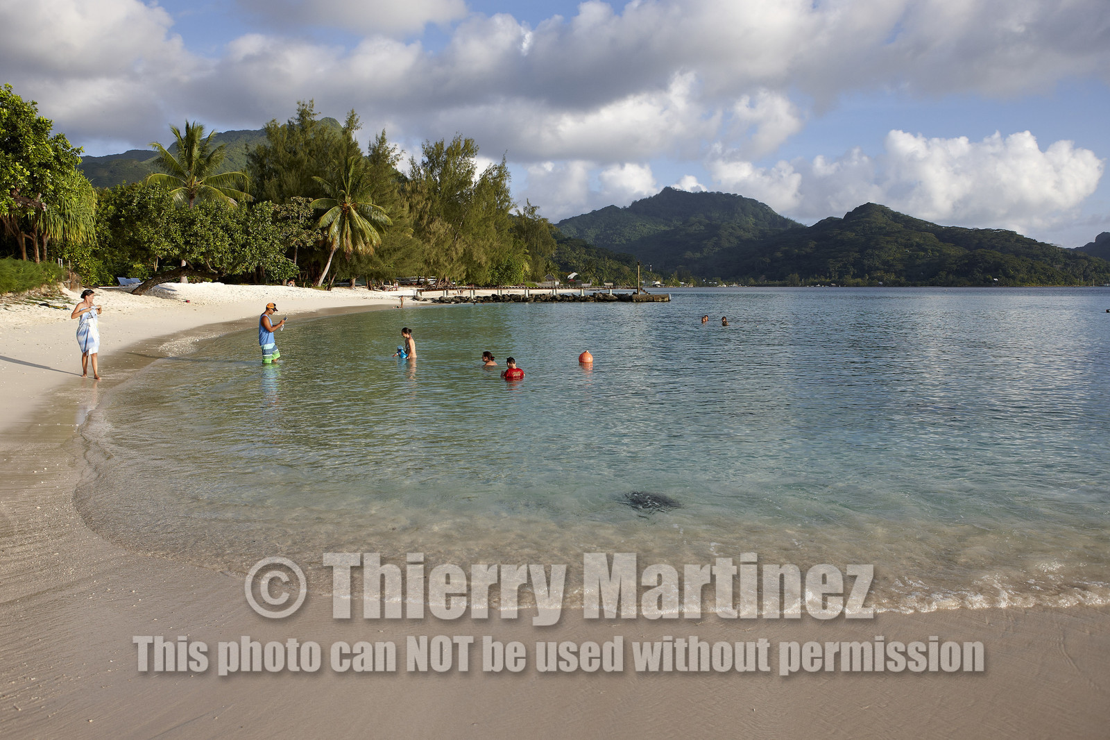 15_023641  ©ThMartinez Sea&Co.  HUAHINE - ILES SOUS LE VENT. POLYNESIE FRANCAISE . 31 January 2015. .Village de FARE.