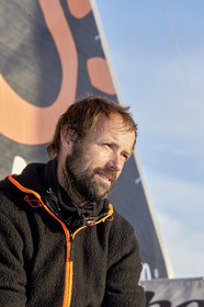 Single-handed sailing round the world record .