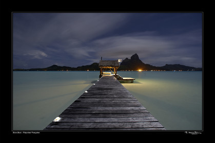 Photo disponible en tirage photo Fine Art,tirage original limités à 30 exemplaires.Chaque tirage est numéroté avec certificat d’authenticité signé.Pour choisir le format et support merci d'utiliser le caddie à coté de la photo.Formats disponibles : Tirage sur papier ( tirage seul) :  30x45 cm   40x60 cm  60x90 cm. Vous pouvez choisir le tirage avec un fond blanc ou noir , à votre convenance. Tirage sur papier contrecollé sur Dibond ( pas de bord blanc ou noir autour de l'image), avec système d'attache au dos:  30x45 cm   40x60 cm  50x75 cm  80x120cm.Tirage sur toile ( Canvas) monté sur chassis bois (pas de bord blanc ou noir autour de l'image), avec système d'attache au dos :  50x75 cm  80x120cm.Expédition ( Dans le monde entier): Colissimo (assurance) avec signature à réception. 48h pour la France métropolitaine.Il est possible de récupérer les tirages à La Galerie du Golfe (sans frais d'expèdition).Conditionnement tirages seuls: tube cylindrique renforcé + boite.