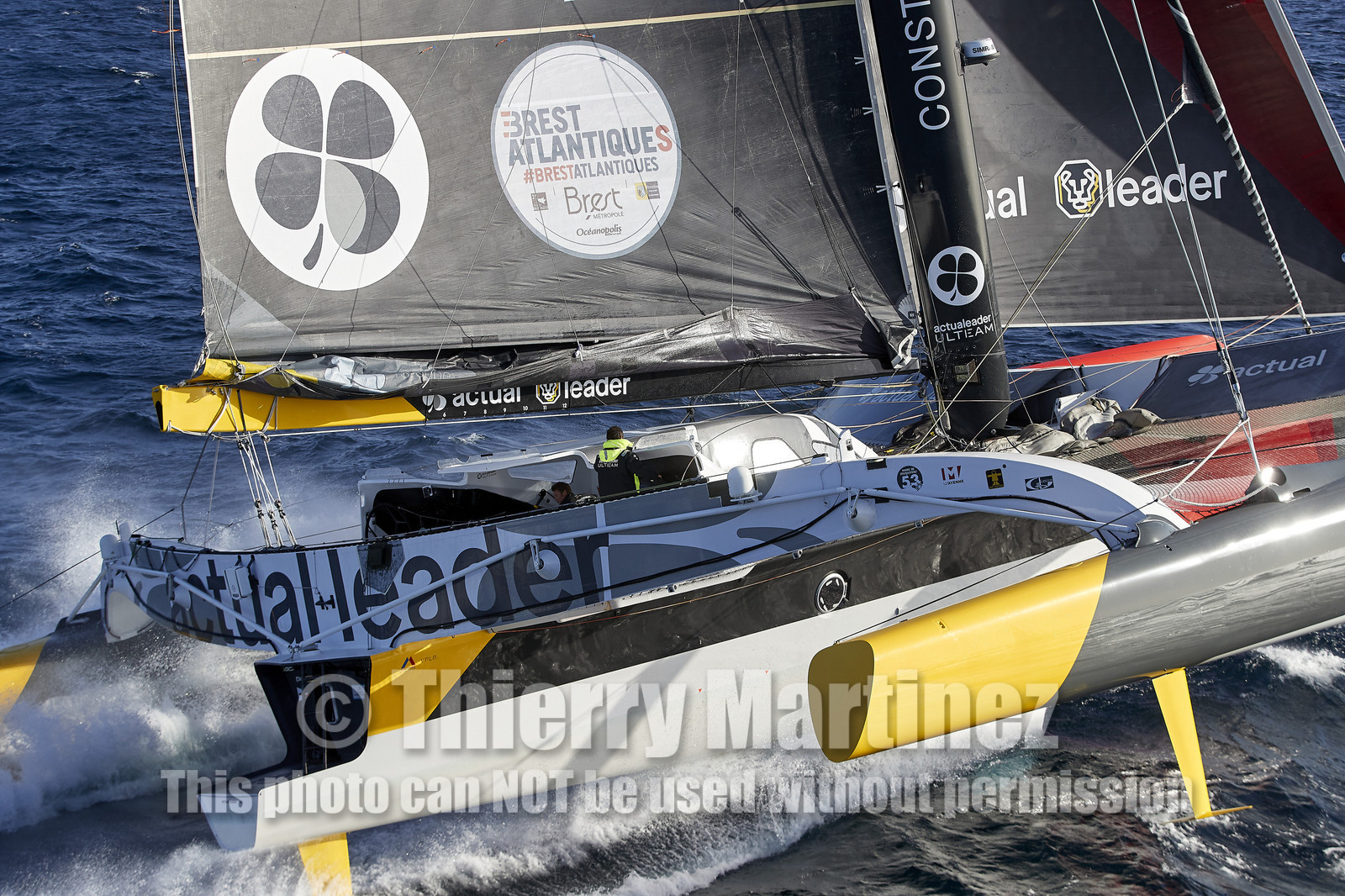 « ULTIM ACTUAL LEADER , Skipper Yves Le Blevec.