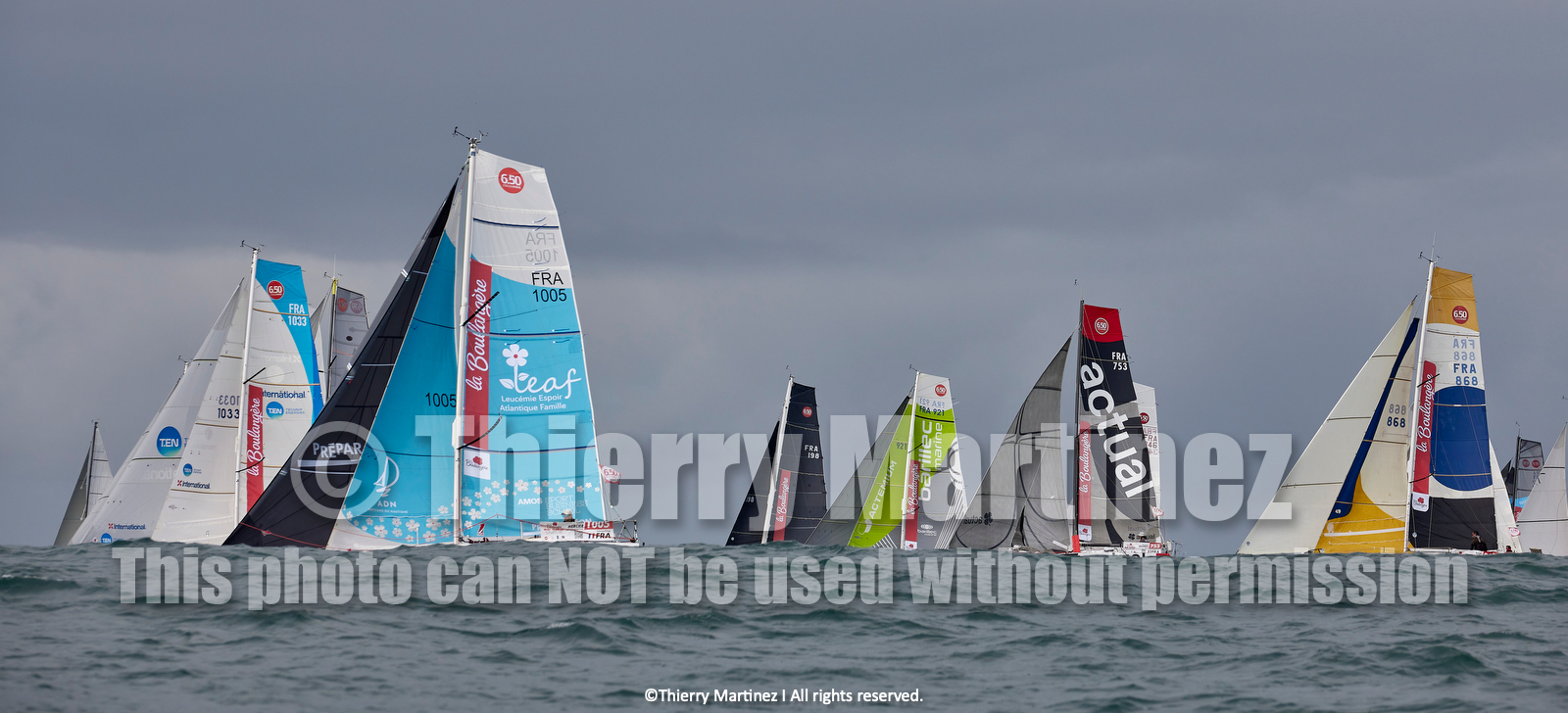 23_21893   © Thierry Martinez. LES SABLES D'OLONNE, 85 - FRANCE 25 septembre 2023.Départ MINI TRANSAT 2023. Départ du Dimanche 24 septembre retardé au Lundi 25 Sept .Les Sables d’Olonne (FRA)    Santa Cruz de la Palma ( Canaries)    St François ( Guadeloupe): 4050 NM.
