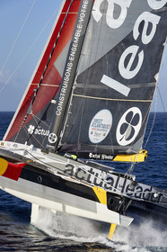 « ULTIM ACTUAL LEADER , Skipper Yves Le Blevec.