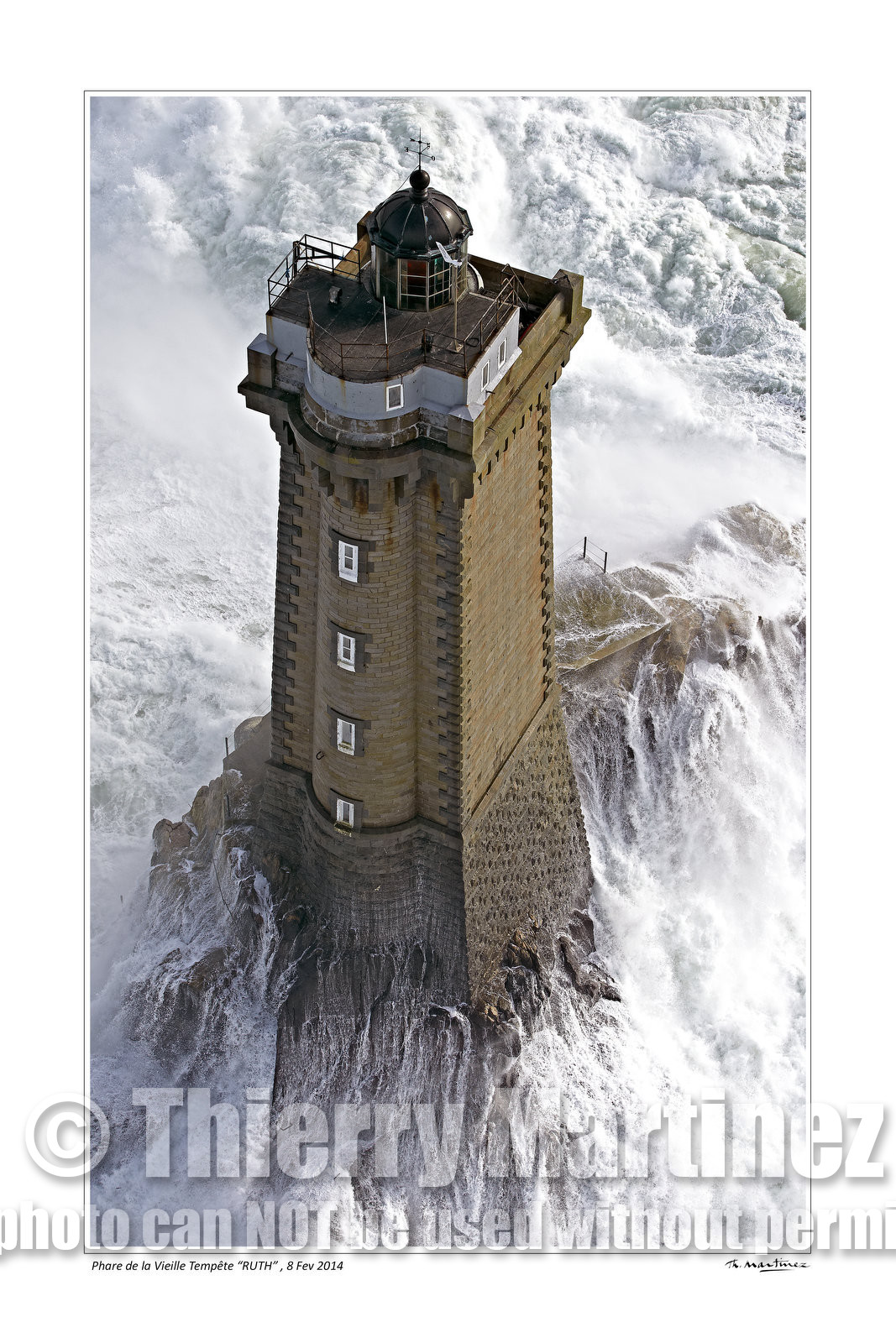 Photo disponible en tirage photo Fine Art,tirage original limités à 30 exemplaires.Chaque tirage est numéroté avec certificat d’authenticité signé.Pour choisir le format et support merci d'utiliser le caddie à coté de la photo.Formats disponibles : Tirage sur papier ( tirage seul) :  30x45 cm   40x60 cm  60x90 cm. Vous pouvez choisir le tirage avec un fond blanc ou noir , à votre convenance. Tirage sur papier contrecollé sur Dibond ( pas de bord blanc ou noir autour de l'image), avec système d'attache au dos:  30x45 cm   40x60 cm  50x75 cm  80x120cm.Tirage sur toile ( Canvas) monté sur chassis bois (pas de bord blanc ou noir autour de l'image), avec système d'attache au dos :  50x75 cm  80x120cm.Expédition ( Dans le monde entier): Colissimo (assurance) avec signature à réception. 48h pour la France métropolitaine.Il est possible de récupérer les tirages à La Galerie du Golfe (sans frais d'expèdition).Conditionnement tirages seuls: tube cylindrique renforcé + boite.