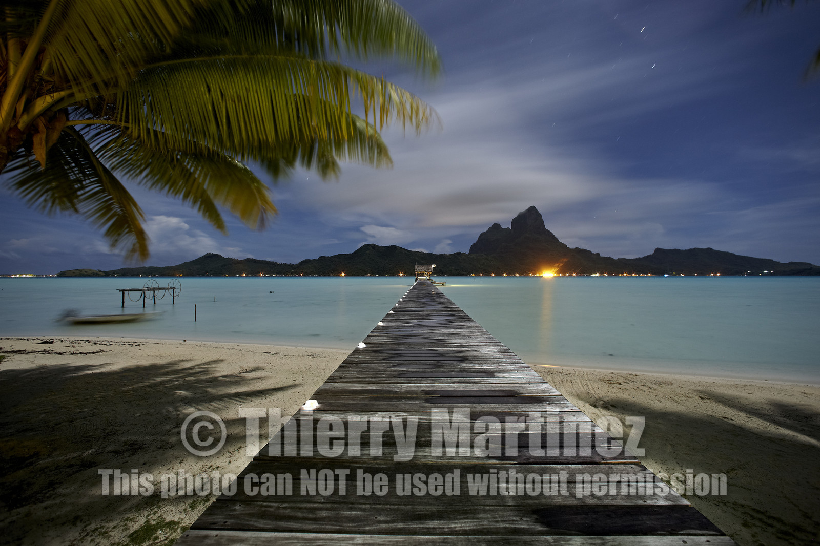 15_025821  ©ThMartinez Sea&Co.  BORA BORA - ILES SOUS LE VENT. POLYNESIE FRANCAISE .  6 Février 2015. .Moonlight photo of Bora Bora...