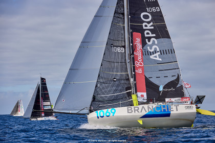 23_22271   © Thierry Martinez. LES SABLES D'OLONNE, 85 - FRANCE 25 septembre 2023.Départ MINI TRANSAT 2023. Départ du Dimanche 24 septembre retardé au Lundi 25 Sept .Les Sables d’Olonne (FRA)    Santa Cruz de la Palma ( Canaries)    St François ( Guadeloupe): 4050 NM.