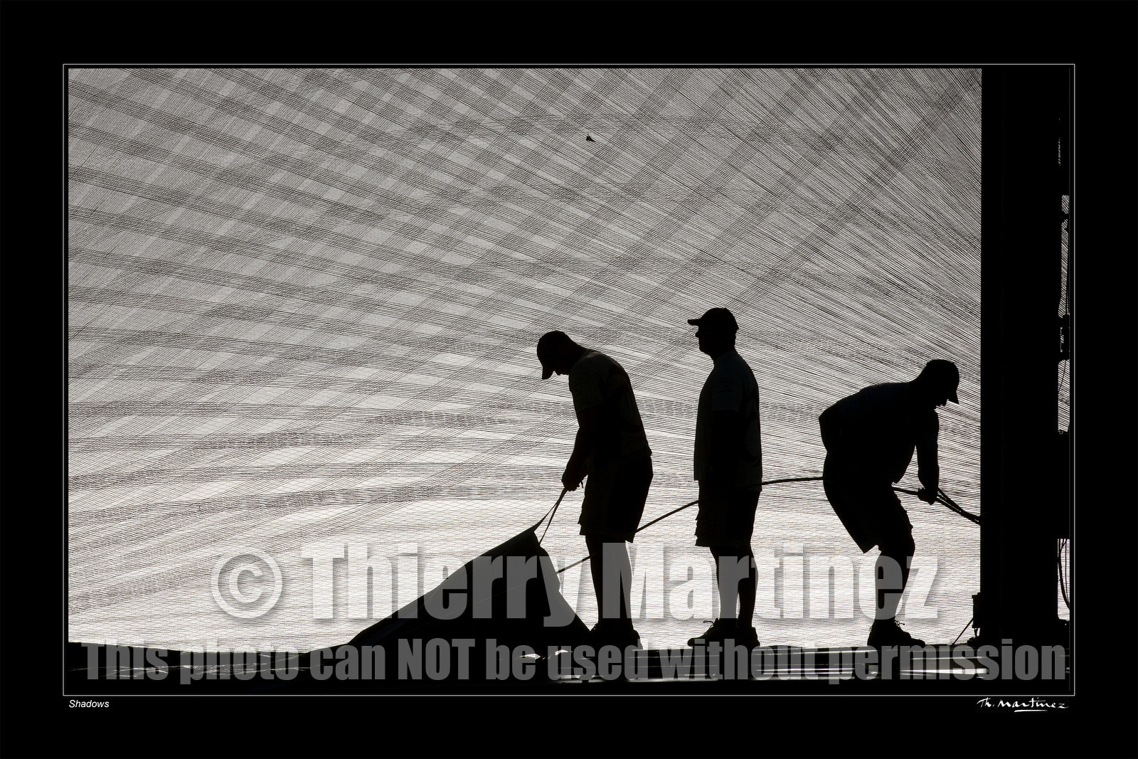 Photo disponible en tirage photo Fine Art,tirage original limités à 30 exemplaires.Chaque tirage est numéroté avec certificat d’authenticité signé.Pour choisir le format et support merci d'utiliser le caddie à coté de la photo.Formats disponibles : Tirage sur papier ( tirage seul) :  30x45 cm   40x60 cm  60x90 cm. Vous pouvez choisir le tirage avec un fond blanc ou noir , à votre convenance. Tirage sur papier contrecollé sur Dibond ( pas de bord blanc ou noir autour de l'image), avec système d'attache au dos:  30x45 cm   40x60 cm  50x75 cm  80x120cm.Tirage sur toile ( Canvas) monté sur chassis bois (pas de bord blanc ou noir autour de l'image), avec système d'attache au dos :  50x75 cm  80x120cm.Expédition ( Dans le monde entier): Colissimo (assurance) avec signature à réception. 48h pour la France métropolitaine.Il est possible de récupérer les tirages à La Galerie du Golfe (sans frais d'expèdition).Conditionnement tirages seuls: tube cylindrique renforcé + boite.