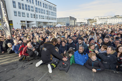 Single-handed sailing round the world record .