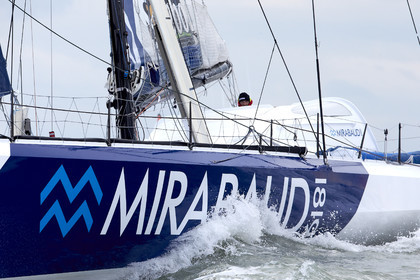 13_02447 2012 13 VENDEE GLOBE. Arrival in Les sables d'Olonne (F