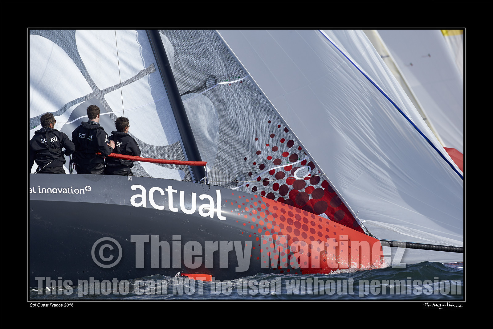 Photo disponible en tirage photo Fine Art,tirage original limités à 30 exemplaires.Chaque tirage est numéroté avec certificat d’authenticité signé.Pour choisir le format et support merci d'utiliser le caddie à coté de la photo.Formats disponibles : Tirage sur papier ( tirage seul) :  30x45 cm   40x60 cm  60x90 cm. Vous pouvez choisir le tirage avec un fond blanc ou noir , à votre convenance. Tirage sur papier contrecollé sur Dibond ( pas de bord blanc ou noir autour de l'image), avec système d'attache au dos:  30x45 cm   40x60 cm  50x75 cm  80x120cm.Tirage sur toile ( Canvas) monté sur chassis bois (pas de bord blanc ou noir autour de l'image), avec système d'attache au dos :  50x75 cm  80x120cm.Expédition ( Dans le monde entier): Colissimo (assurance) avec signature à réception. 48h pour la France métropolitaine.Il est possible de récupérer les tirages à La Galerie du Golfe (sans frais d'expèdition).Conditionnement tirages seuls: tube cylindrique renforcé + boite.