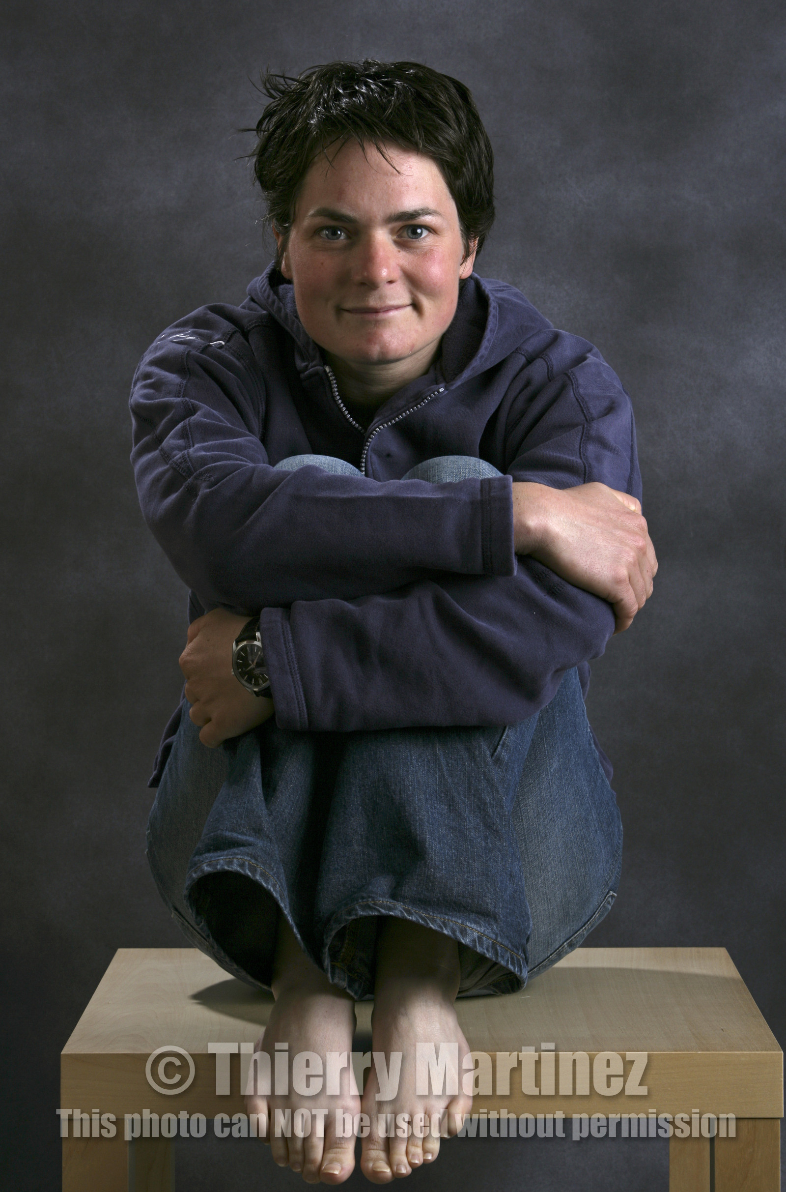 Ellen MacArthur Solo round the world record , finish(FRA)