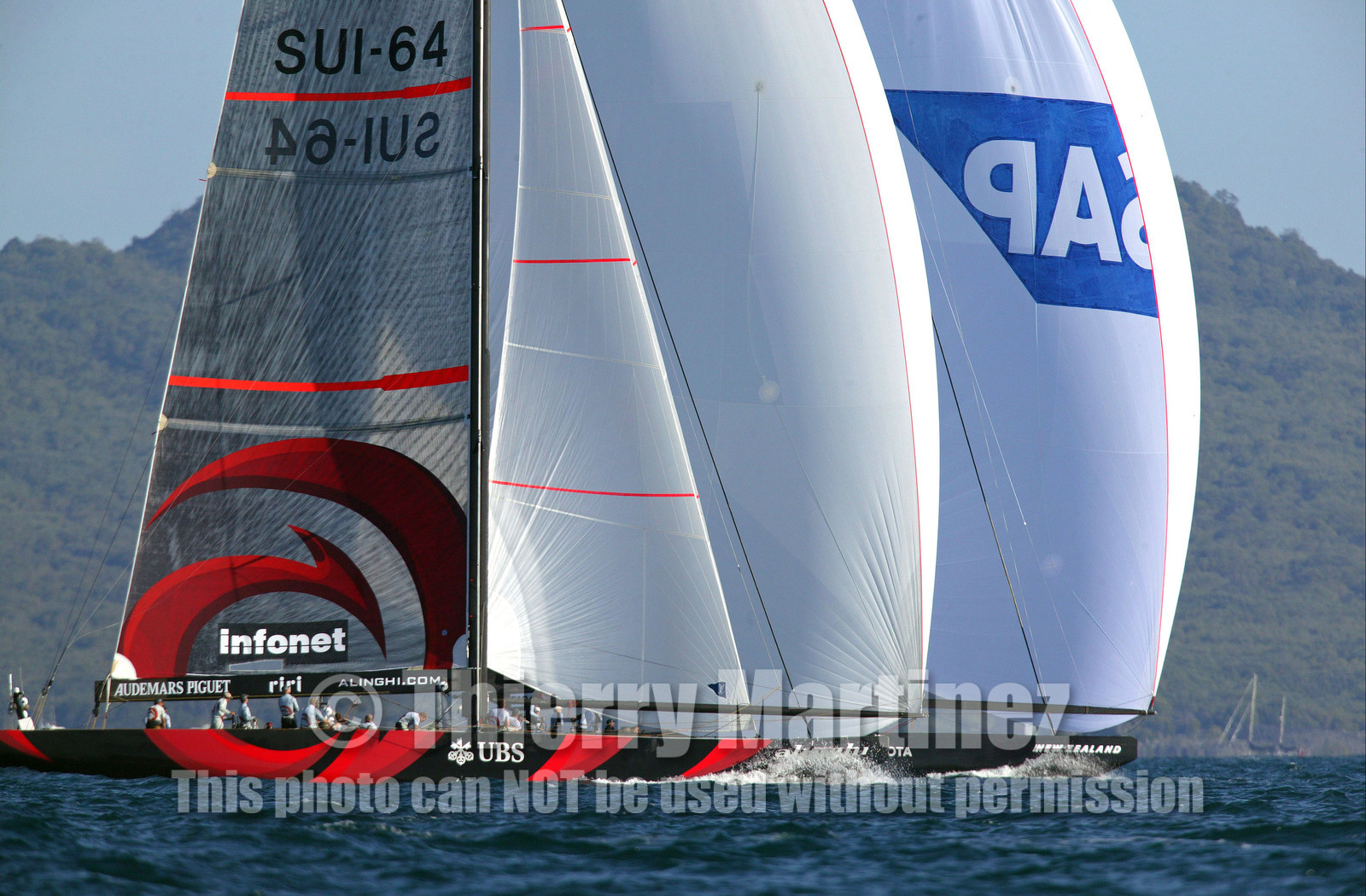 03_0952D © Th.Martinez  Auckland   New Zealand. 16 February 2003 America's Cup 2003, Day 2.Alinghi (SUI64) vs Team New Zealand (NZL82) Alinghi Team positionning SUi64 to block the air of Team New Zealand