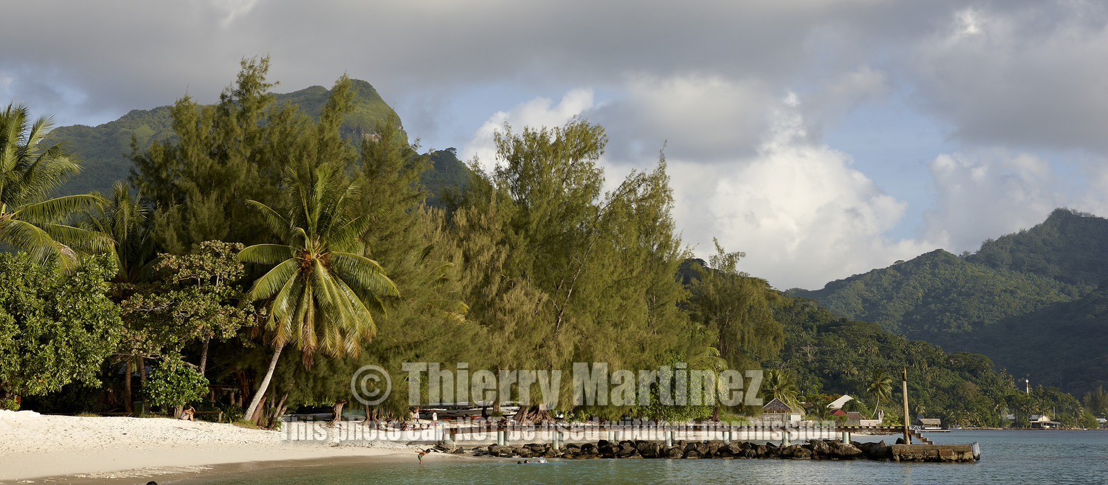 15_023659  ©ThMartinez Sea&Co.  HUAHINE - ILES SOUS LE VENT. POLYNESIE FRANCAISE . 31 January 2015. .Village de FARE.