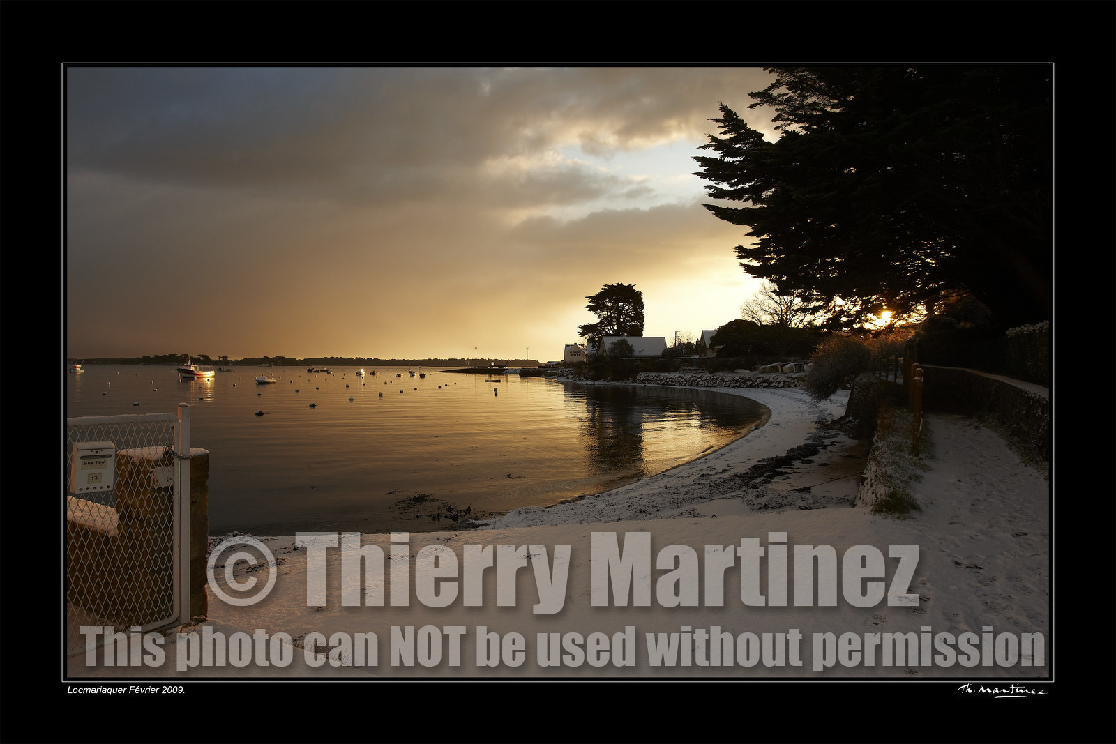 Photo disponible en tirage photo Fine Art,tirage original limités à 30 exemplaires.Chaque tirage est numéroté avec certificat d’authenticité signé.Pour choisir le format et support merci d'utiliser le caddie à coté de la photo.Formats disponibles : Tirage sur papier ( tirage seul) :  30x45 cm   40x60 cm  60x90 cm. Vous pouvez choisir le tirage avec un fond blanc ou noir , à votre convenance. Tirage sur papier contrecollé sur Dibond ( pas de bord blanc ou noir autour de l'image), avec système d'attache au dos:  30x45 cm   40x60 cm  50x75 cm  80x120cm.Tirage sur toile ( Canvas) monté sur chassis bois (pas de bord blanc ou noir autour de l'image), avec système d'attache au dos :  50x75 cm  80x120cm.Expédition ( Dans le monde entier): Colissimo (assurance) avec signature à réception. 48h pour la France métropolitaine.Il est possible de récupérer les tirages à La Galerie du Golfe (sans frais d'expèdition).Conditionnement tirages seuls: tube cylindrique renforcé + boite.