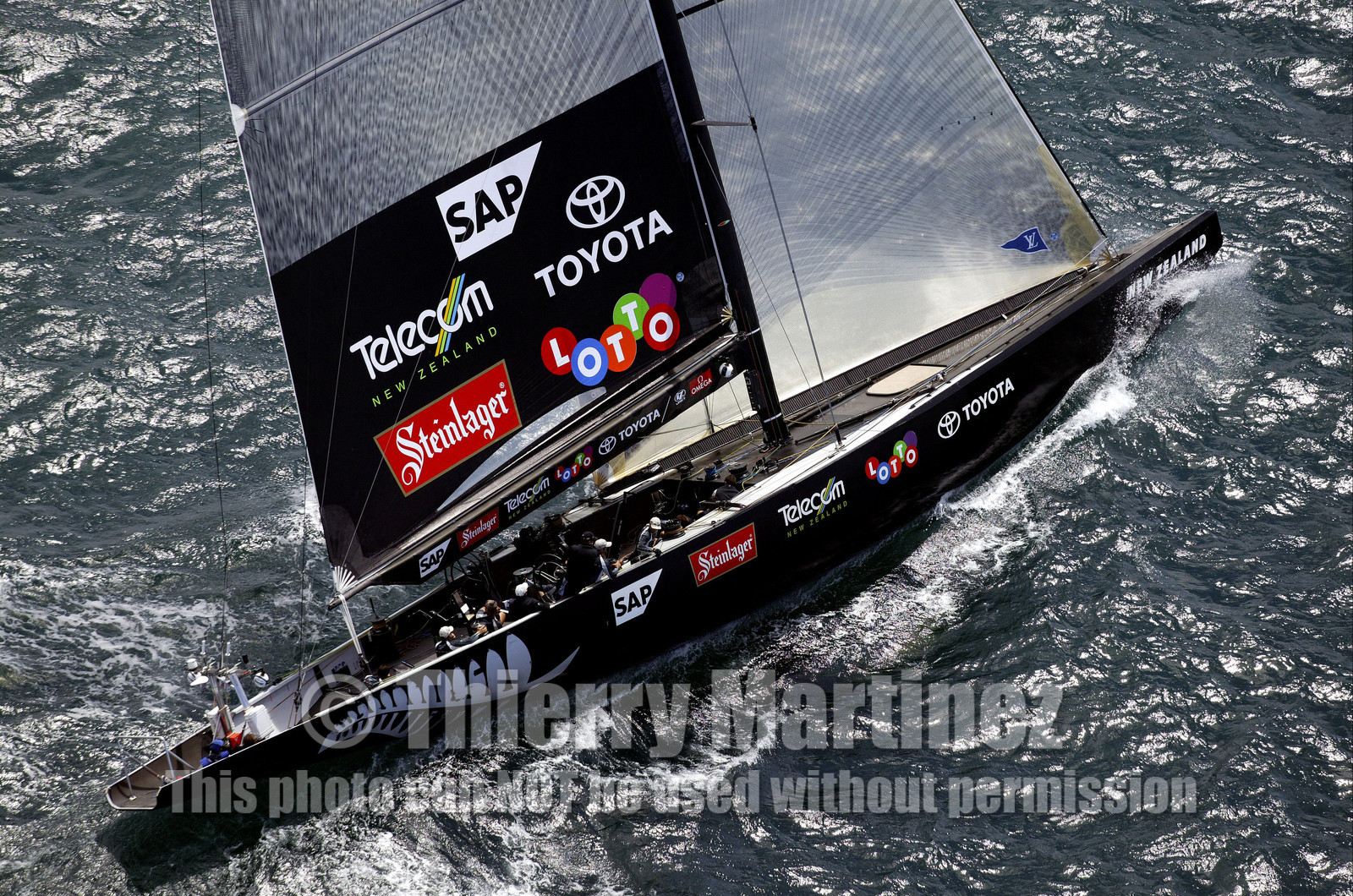 03_0193D ©Th.Martinez - Auckland (NZ) . America's Cup 2003. 18th February 2003. Day 3..Alinghi (SUI 64) vs Team NZ (NZL 82) ..